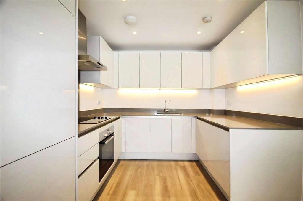 Property photo 3 of 8 Kitchen