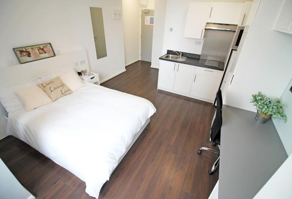 Property photo 2 of 4 This Beautifully Designed Double Bedroom Features ...