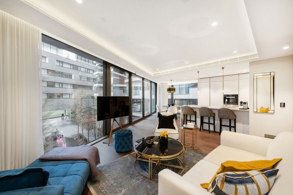 Property photo 2 of 27