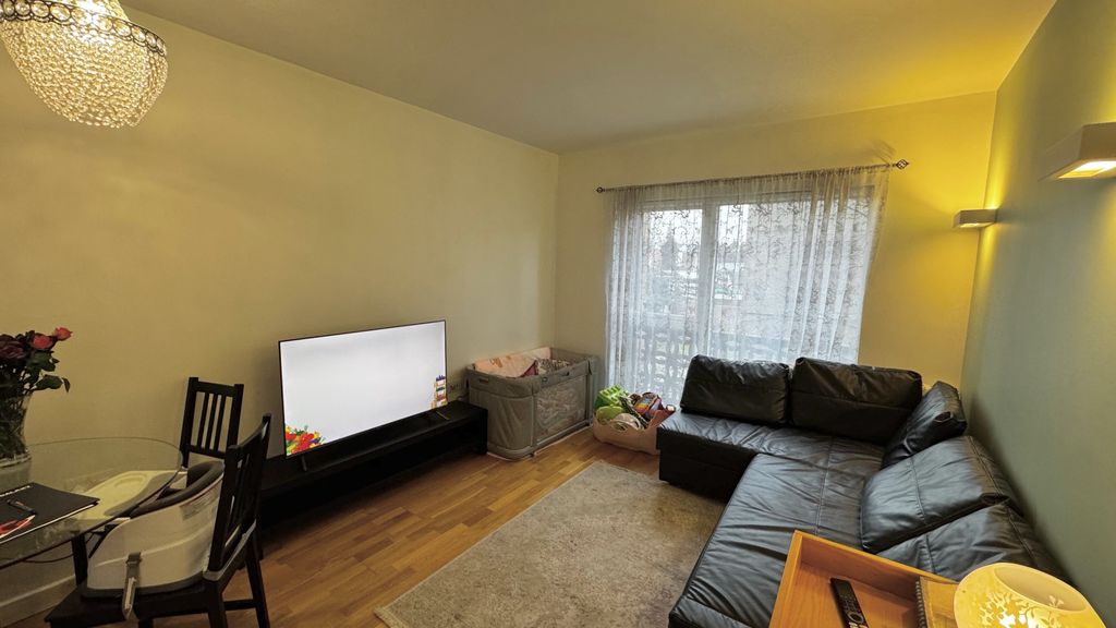 Property photo 2 of 8