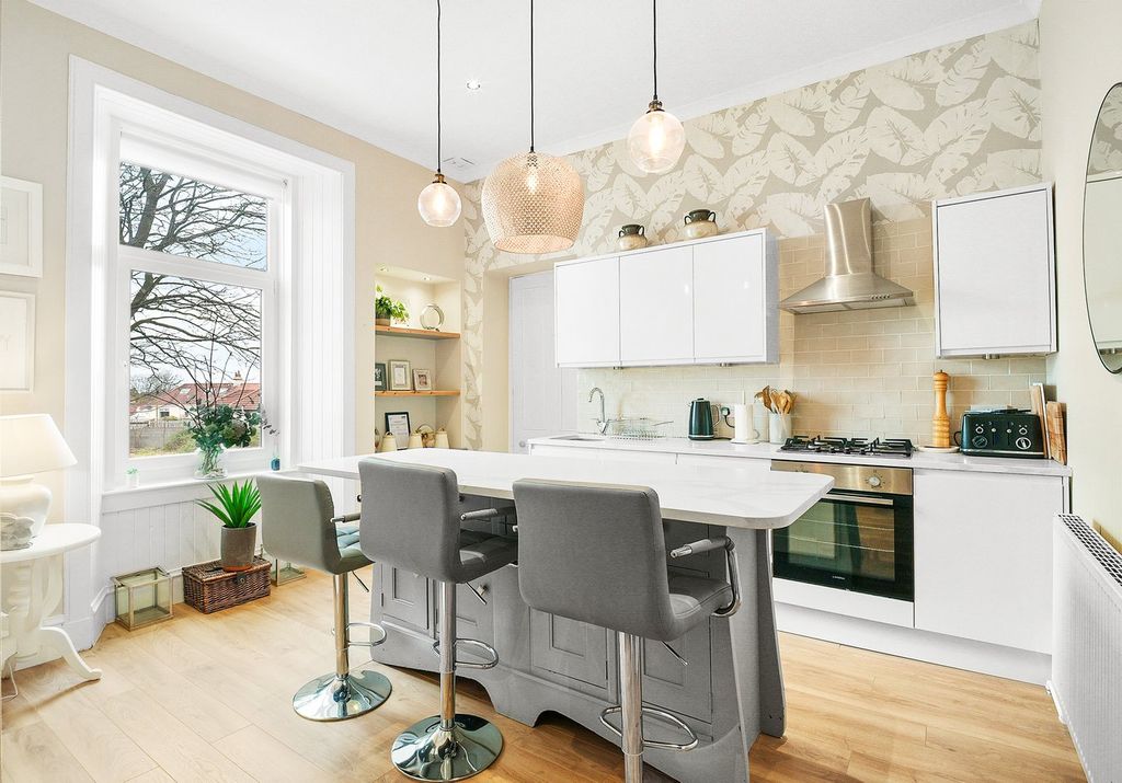 Property photo 3 of 28