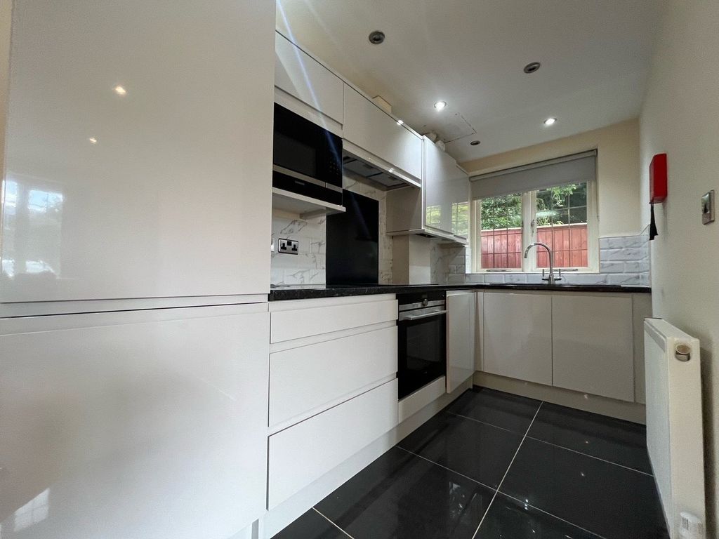 Property photo 2 of 15 Picture No. 20