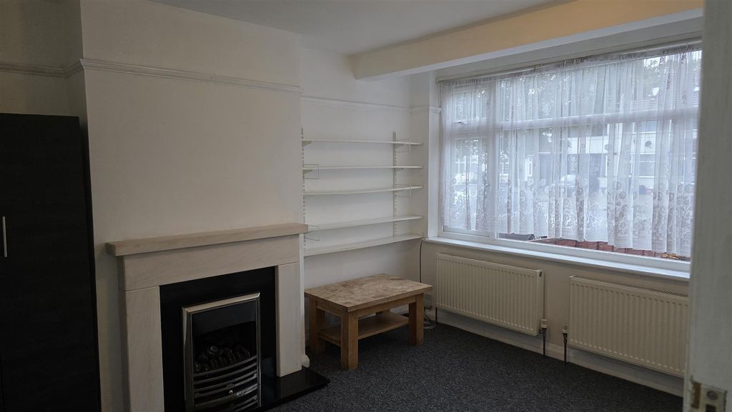 Property photo 2 of 8 20251029_142135.Jpg