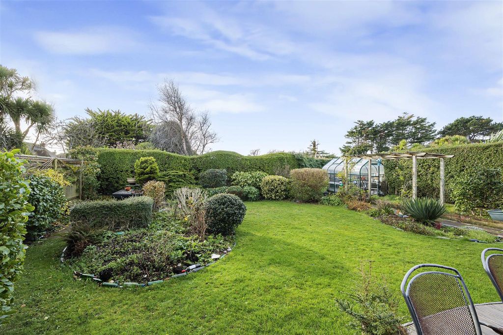 Property photo 3 of 17 Garden