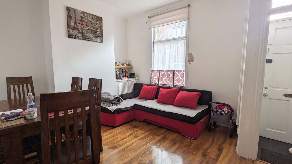 Property photo 2 of 12