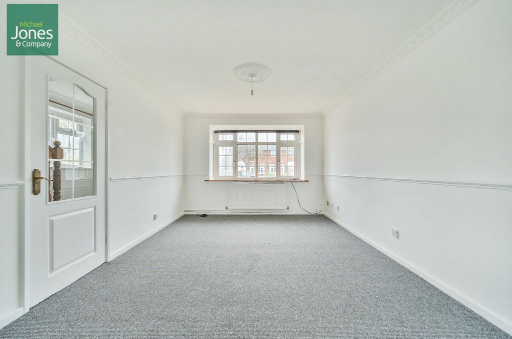 Property photo 2 of 16 Open Plan Lounge