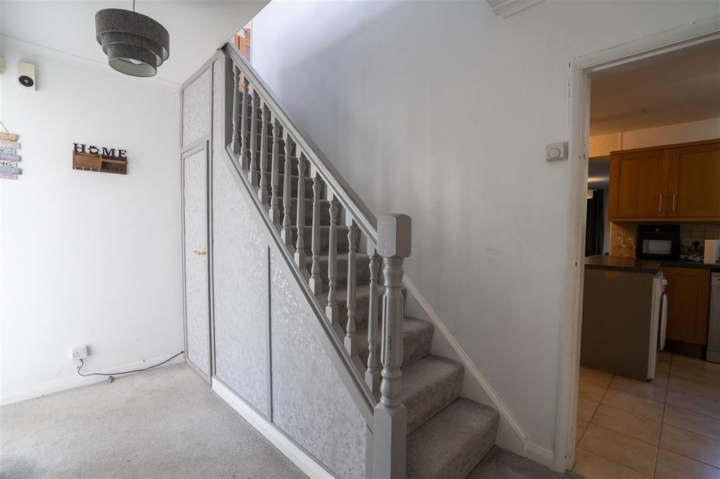 Property photo 2 of 22 Entrance Hallway