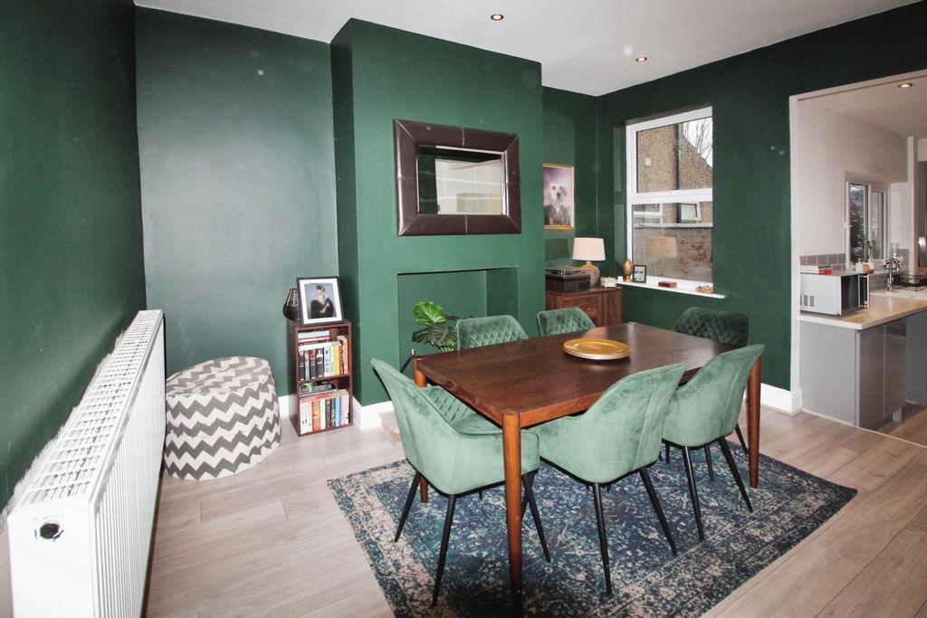 Property photo 3 of 25 Dining Room..Jpg