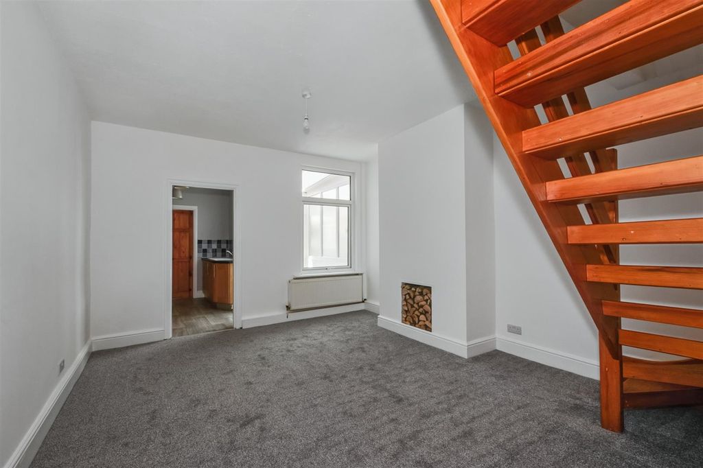 Property photo 3 of 28 Living Room