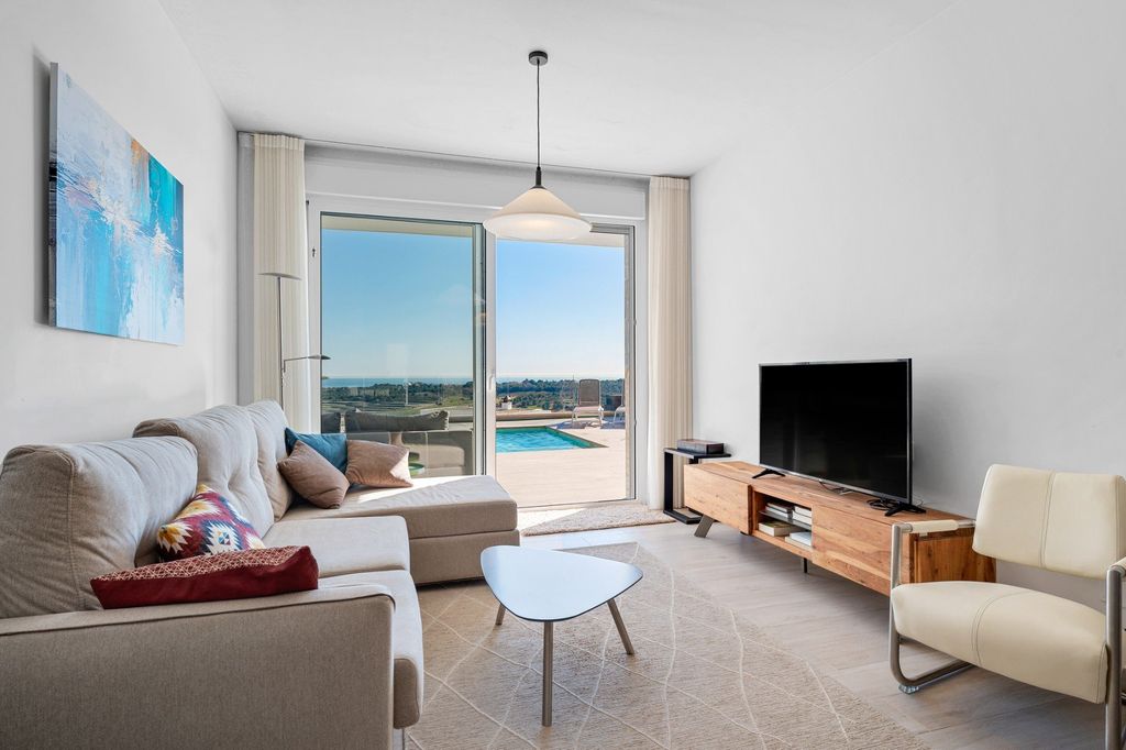 Property photo 2 of 35