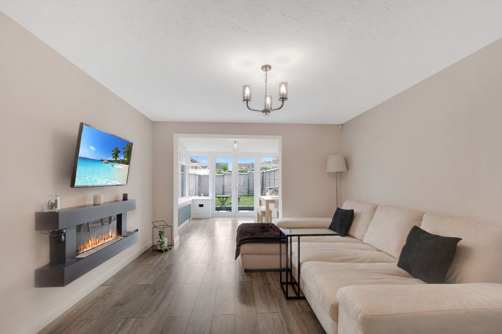 Property photo 2 of 15 4828395