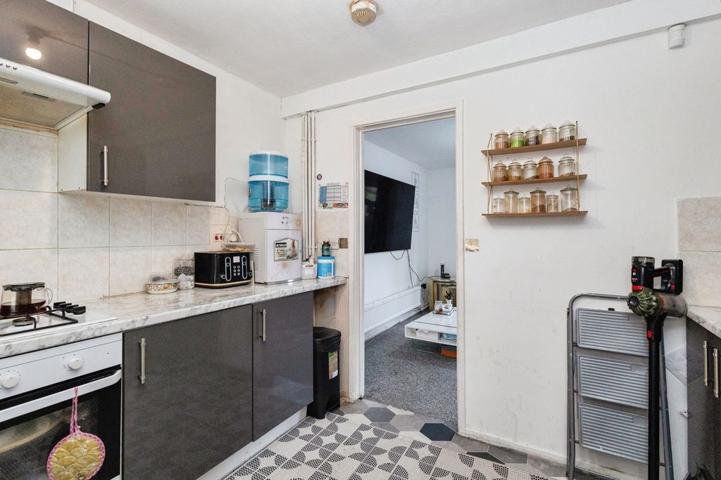 Property photo 3 of 22 Pbox-Img.Jpg