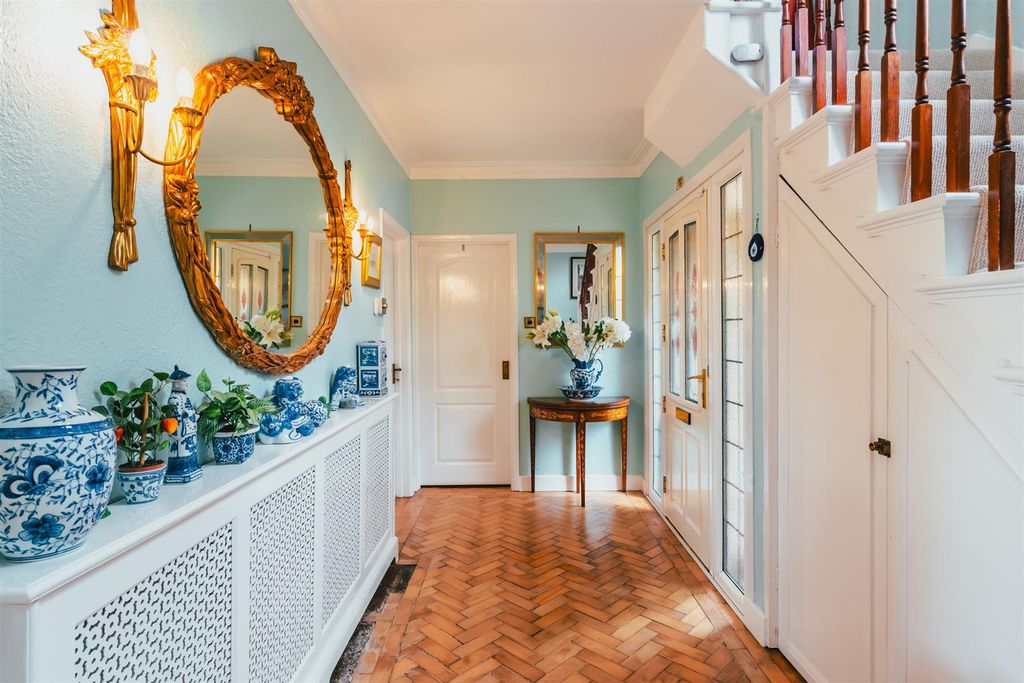 Property photo 3 of 26 Entrance Hallway