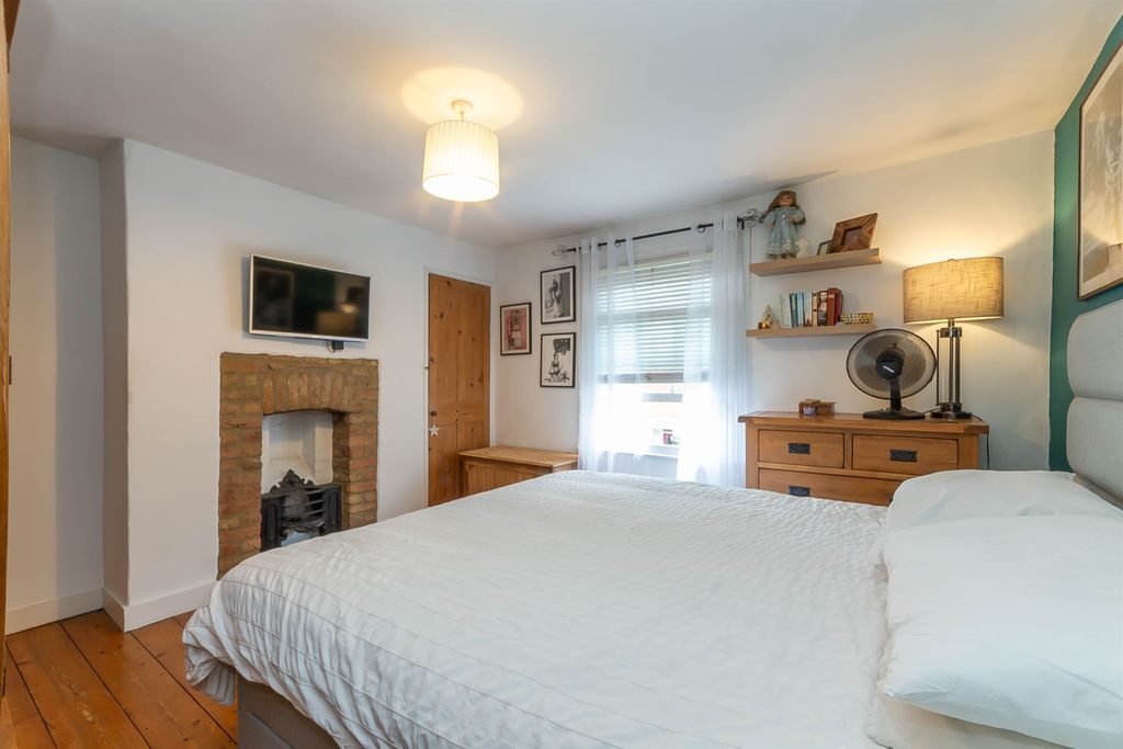 Property photo 2 of 18 Bedroom One