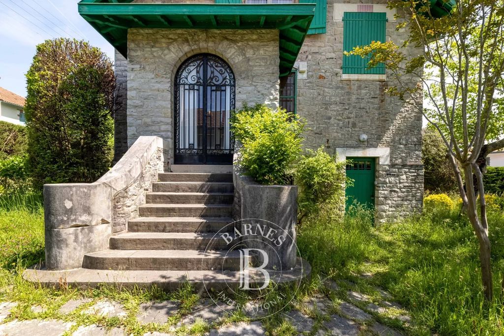 Property photo 2 of 23