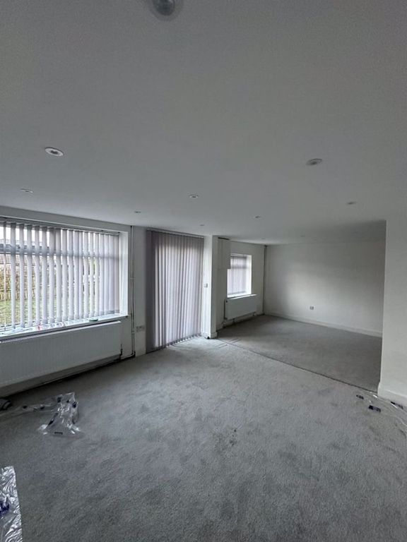 Property photo 3 of 10 Living Room