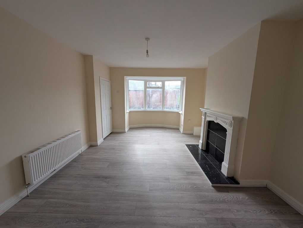 Property photo 2 of 13 Lounge