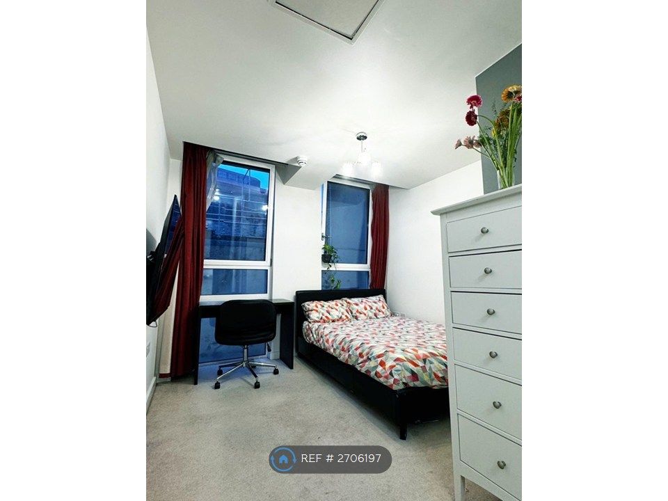 Property photo 3 of 10 Bedroom 2