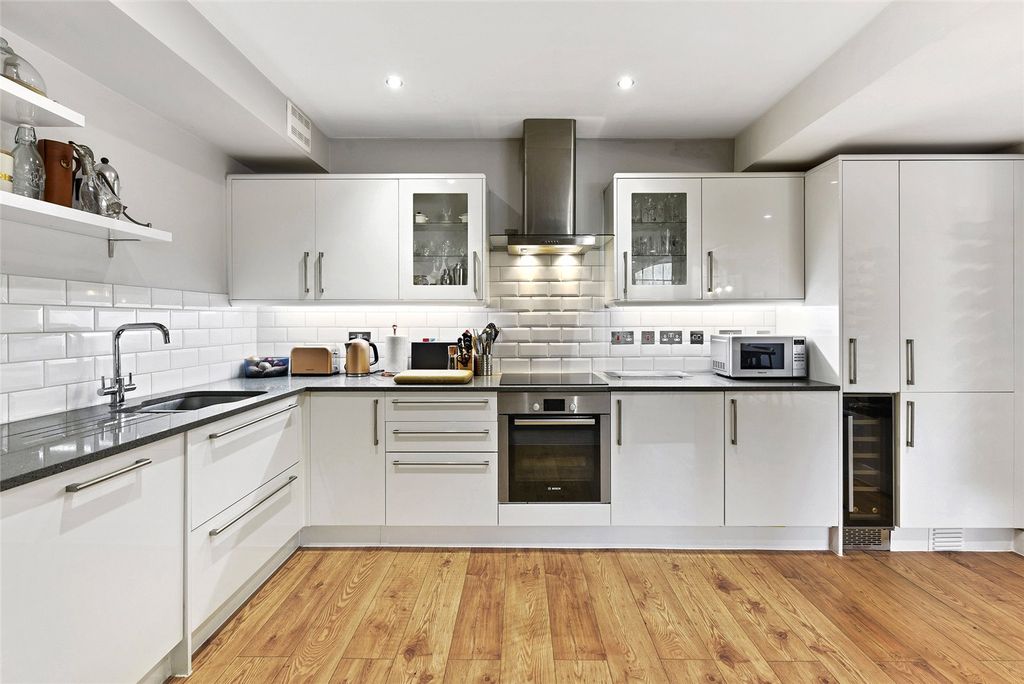 Property photo 3 of 12 Kitchen