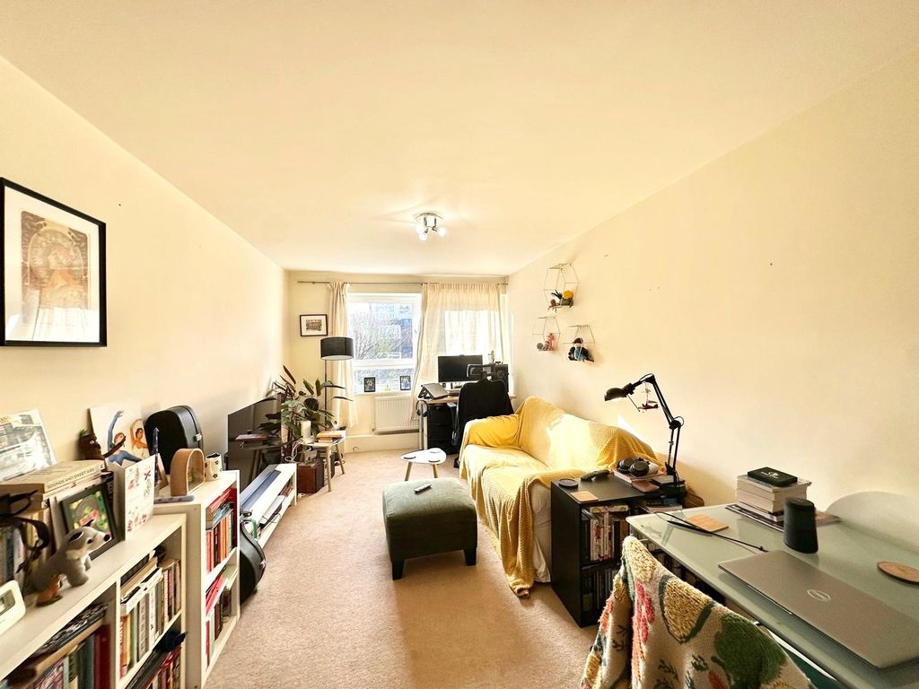 Property photo 2 of 11 Picture No. 12