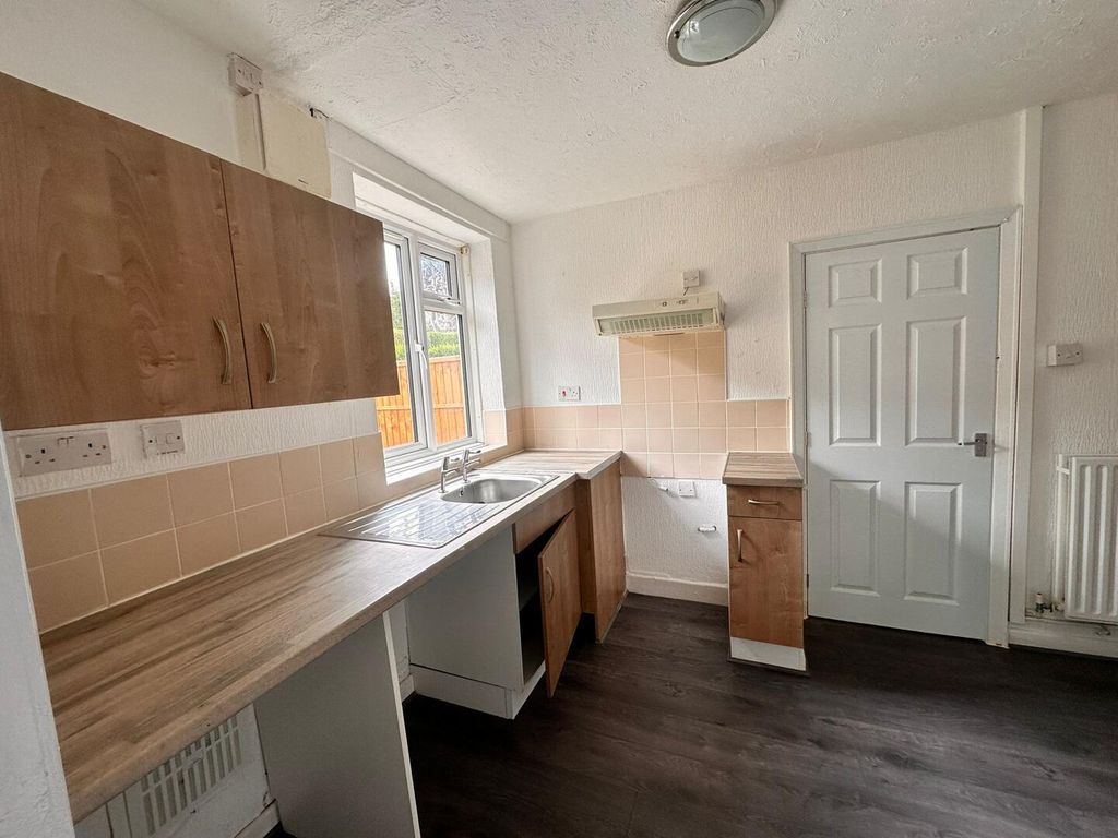 Property photo 3 of 9 Kitchen