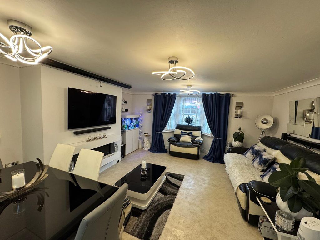 Property photo 2 of 22