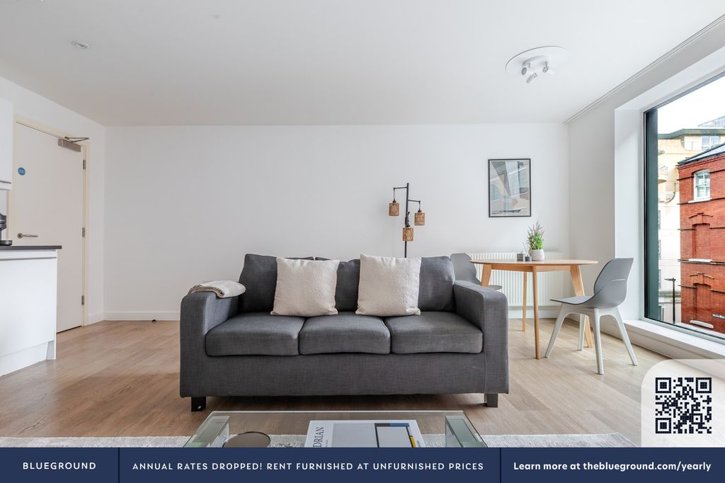 Property photo 3 of 30 Living Room