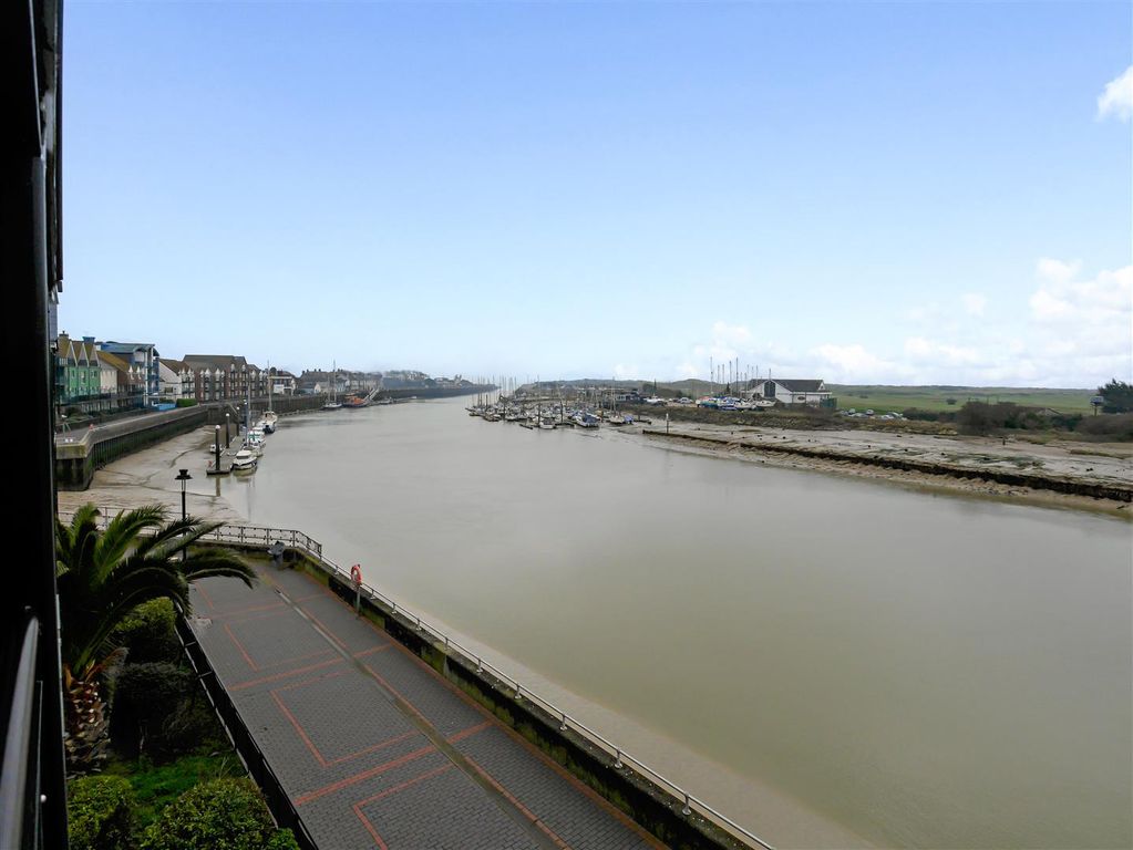 Additional image 4 of 2 bed flat for saleWight Court, Surrey Street, Littlehampton BN17