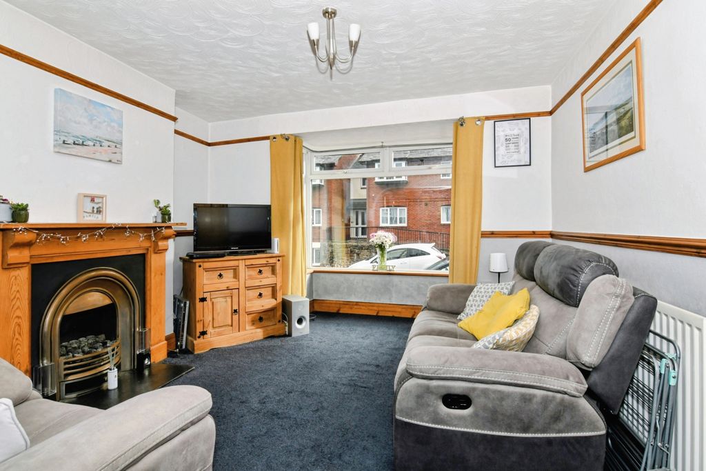 Property photo 2 of 20