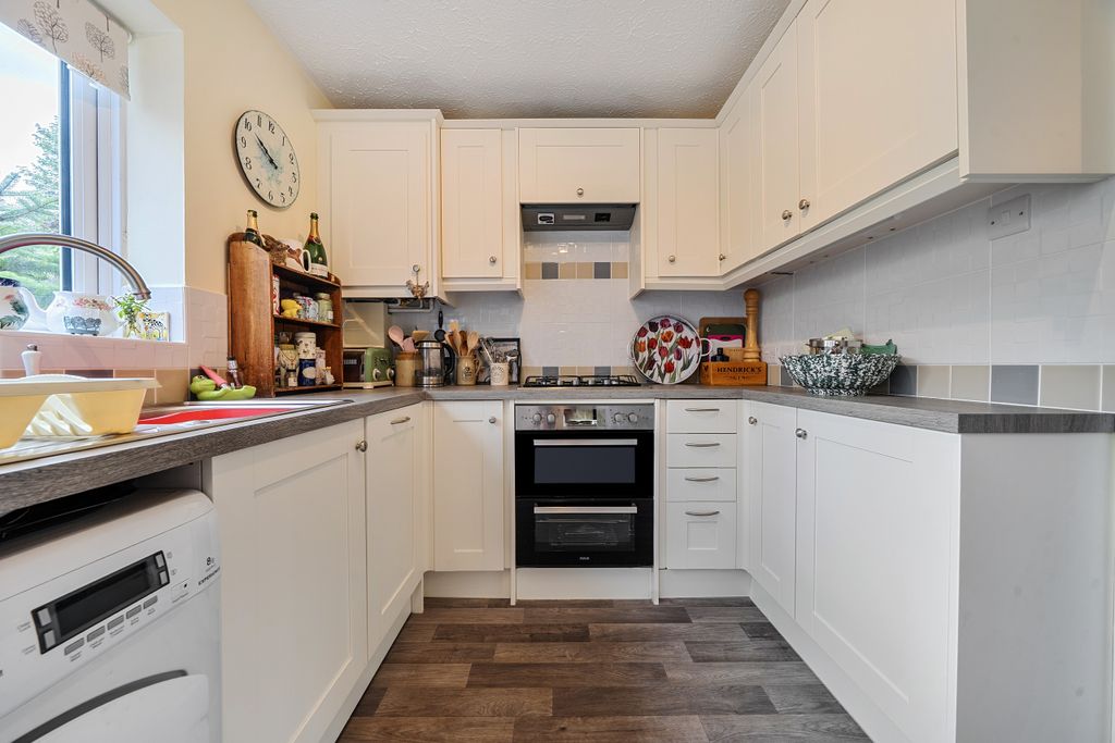Property photo 3 of 22 Kitchen
