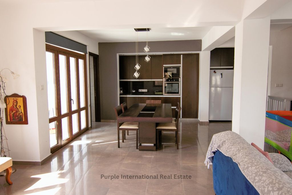Property photo 2 of 30