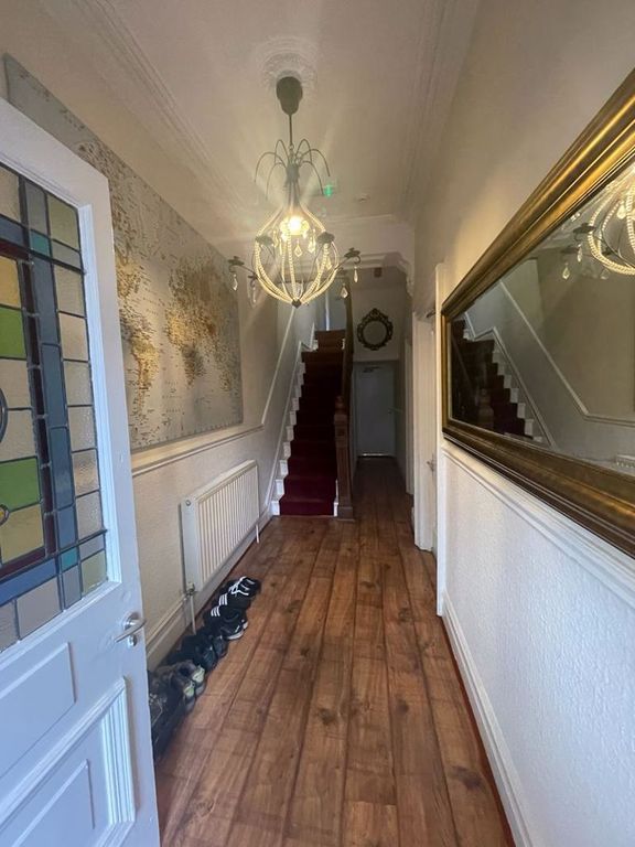 Property photo 2 of 9 Hallway