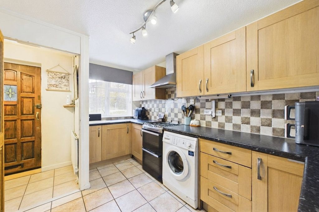 Property photo 3 of 6 Picture No. 12