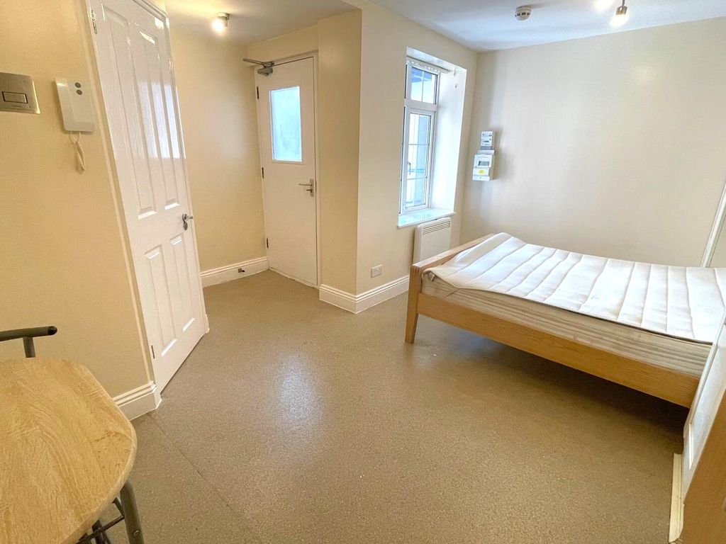Property photo 3 of 5 Bedroom