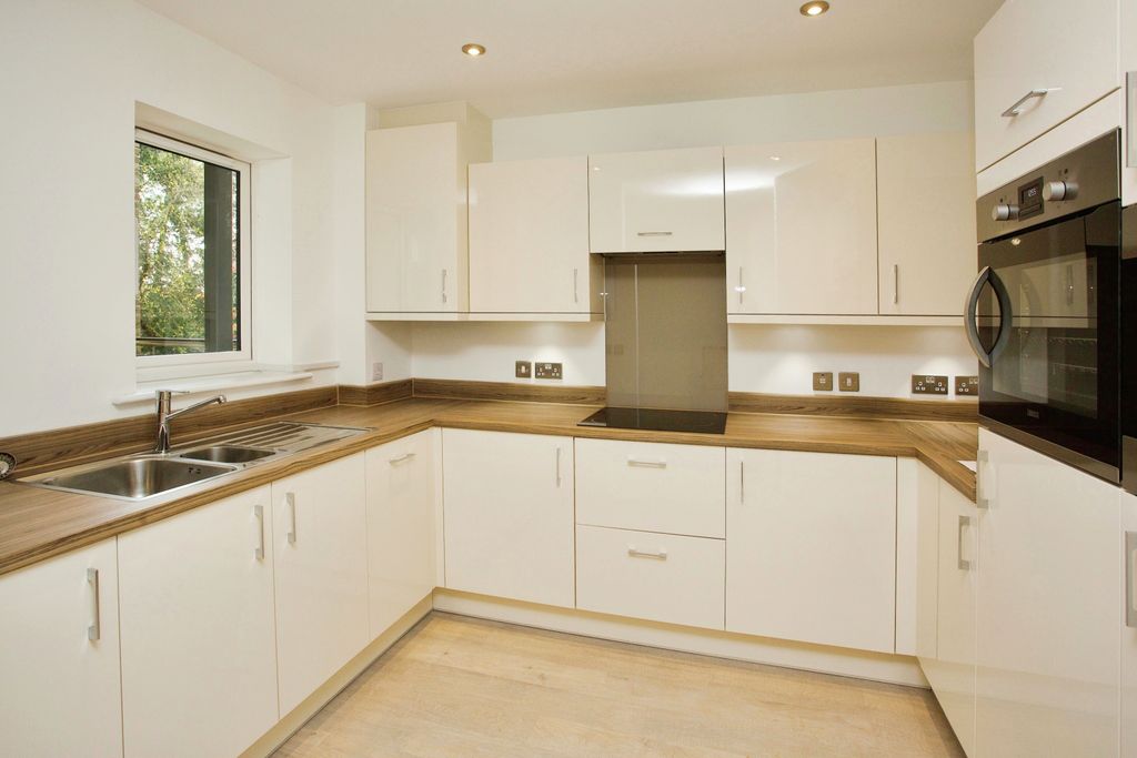 Property photo 2 of 15 Kitchen