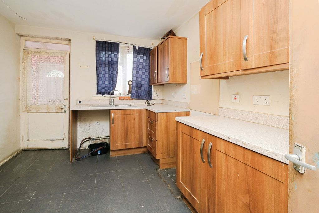 Property photo 3 of 17 Photo