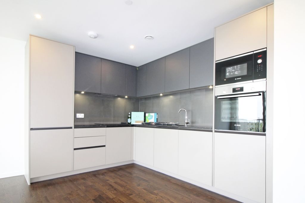 Property photo 3 of 9 Kitchen