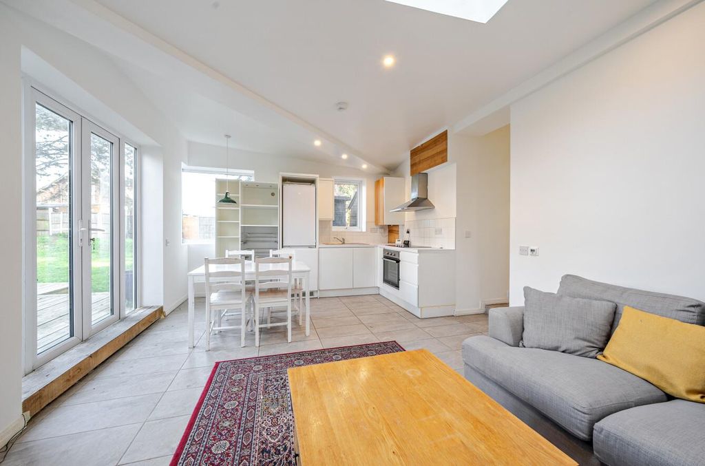 Property photo 2 of 12 Lounge.Jpg