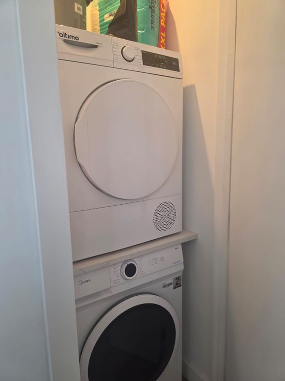 Property photo 2 of 9 Washing Machine