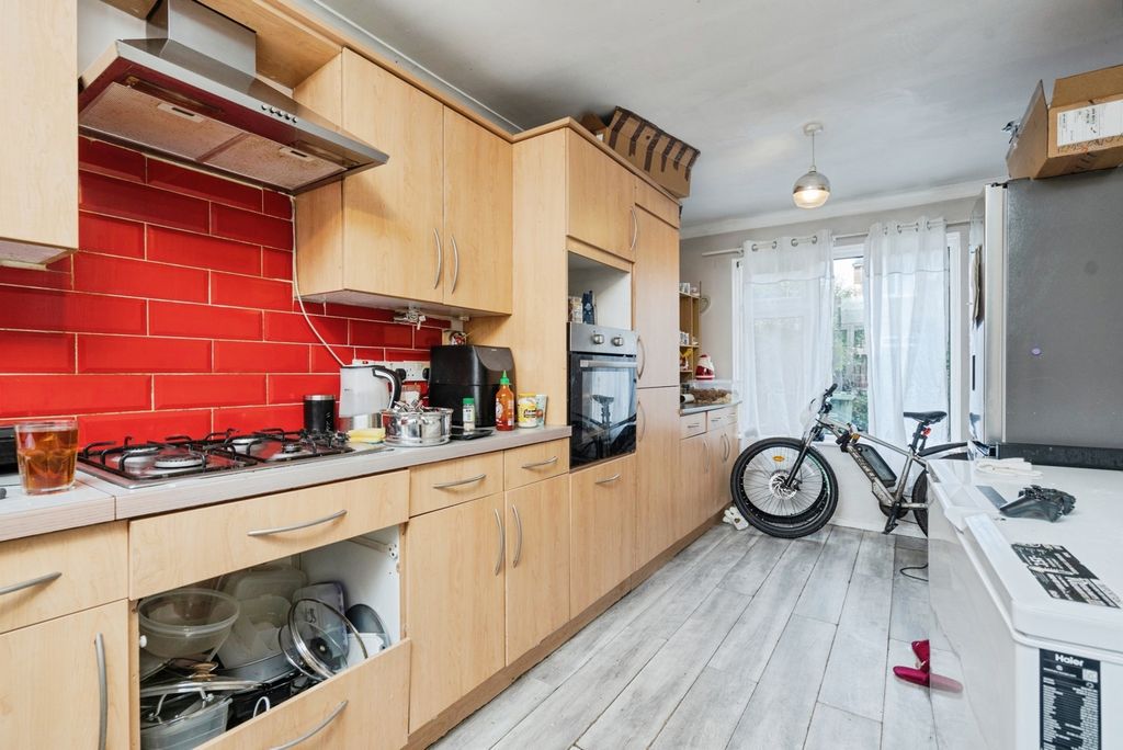 Property photo 3 of 20 Pbox-Img.Jpg