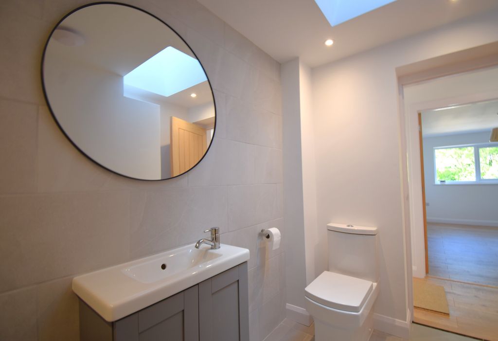 Property photo 2 of 9 Bathroomx2.Jpg