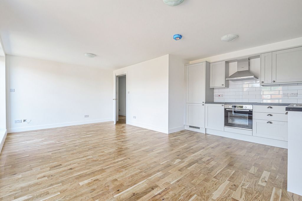 Property photo 2 of 9 Lounge