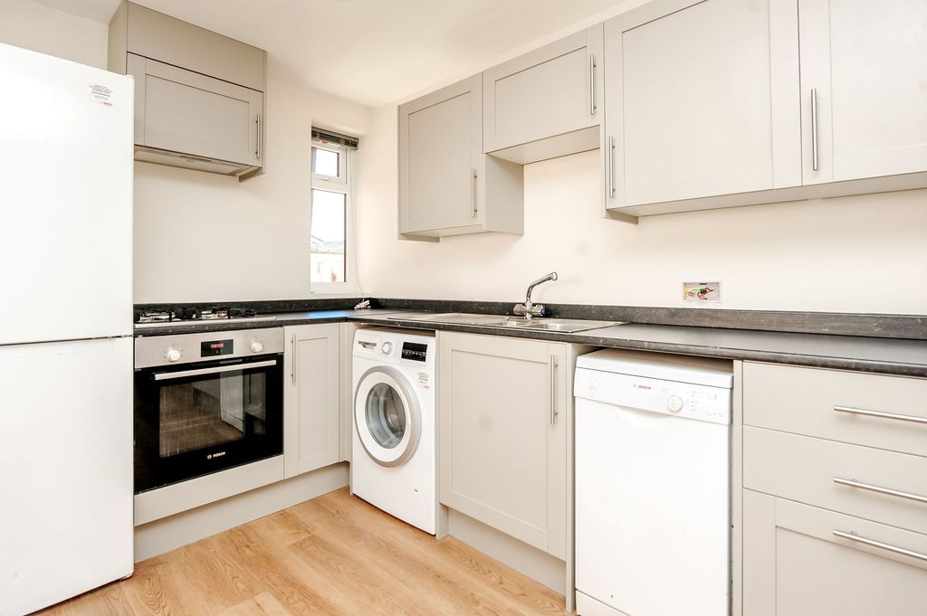 Property photo 2 of 8 Kitchen