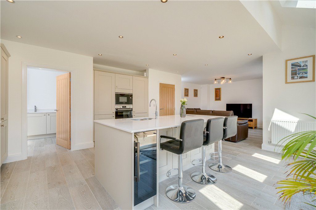 Property photo 3 of 21 Picture No. 27