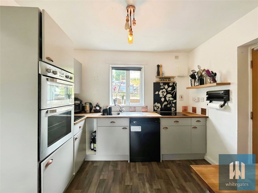 Property photo 2 of 18 Picture No. 23