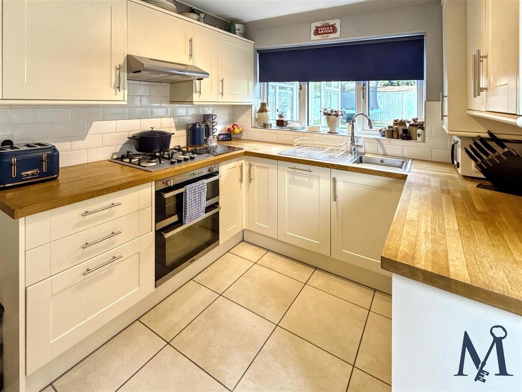 Property photo 3 of 24 Kitchen