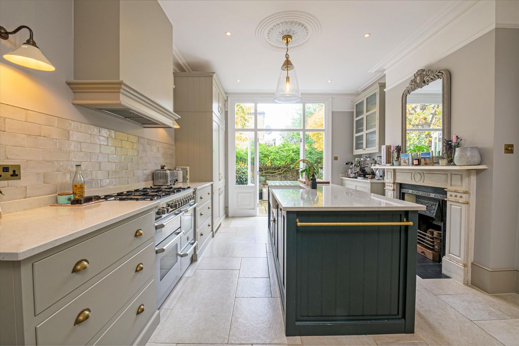 Property photo 3 of 22 Image