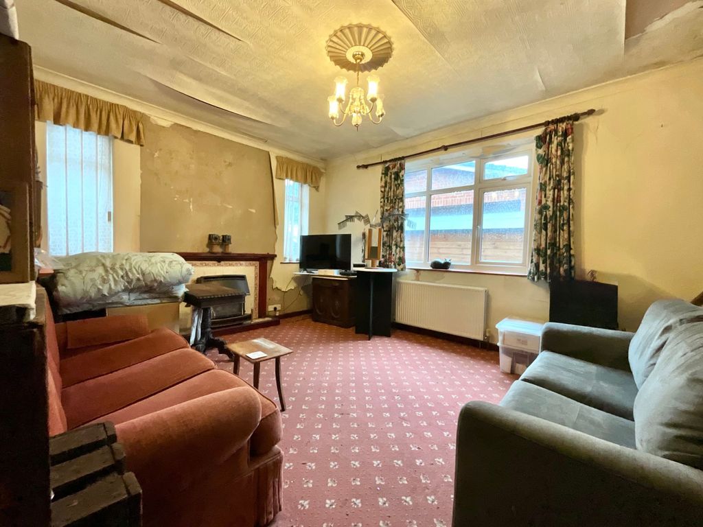 Property photo 3 of 28