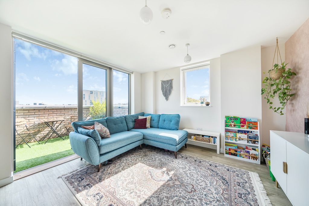 Property photo 3 of 17 4281256