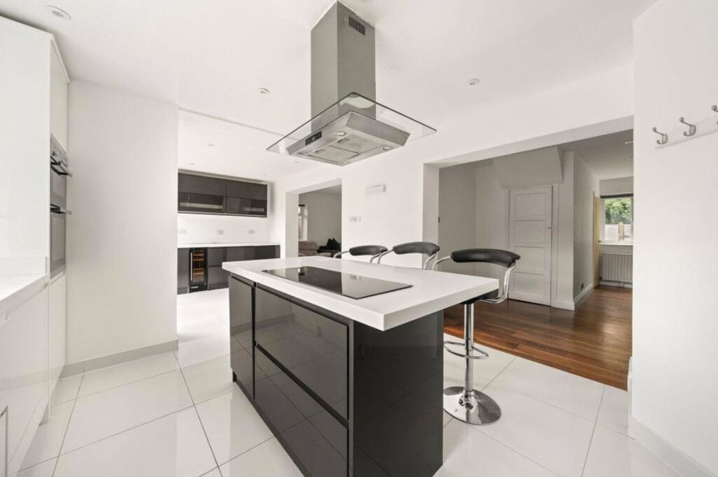 Property photo 2 of 15 Picture No. 13